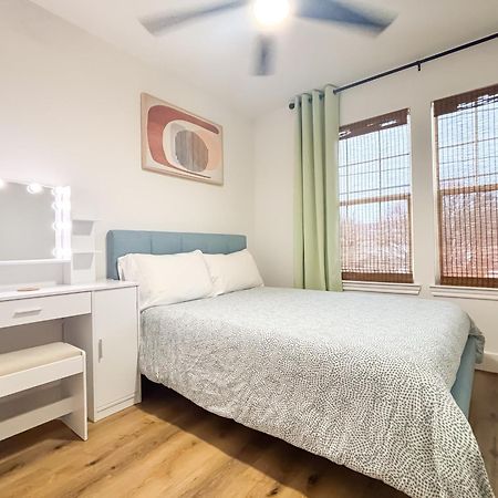 Convenient Downtown Stays Houston Exterior photo