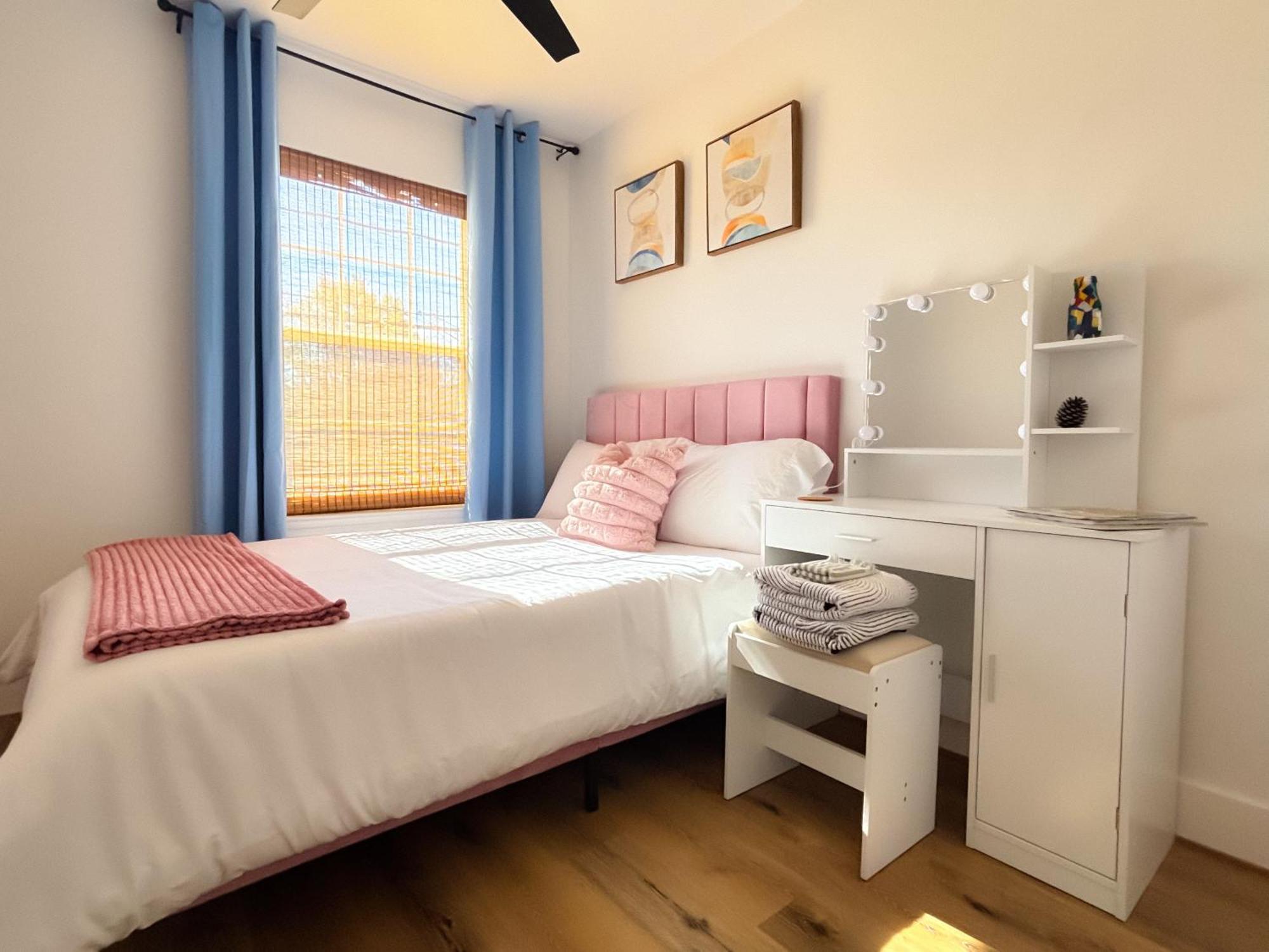 Convenient Downtown Stays Houston Exterior photo